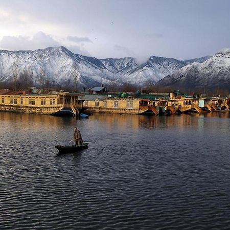 Houseboat Dunhill Bed and Breakfast Srīnagar Exterior foto