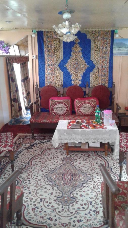 Houseboat Dunhill Bed and Breakfast Srīnagar Exterior foto