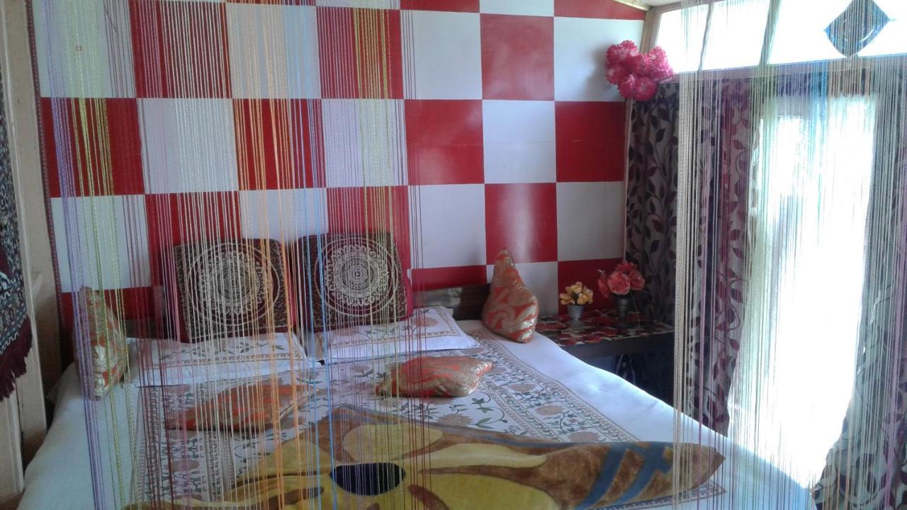 Houseboat Dunhill Bed and Breakfast Srīnagar Exterior foto
