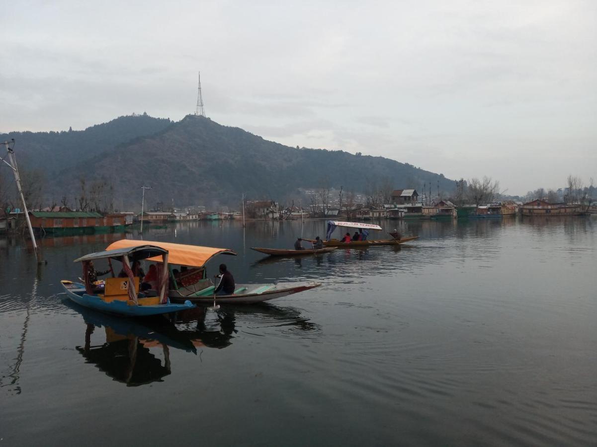 Houseboat Dunhill Bed and Breakfast Srīnagar Exterior foto