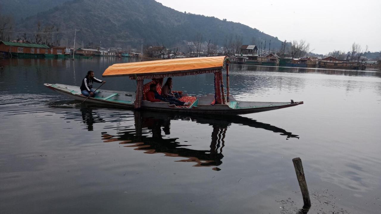 Houseboat Dunhill Bed and Breakfast Srīnagar Exterior foto