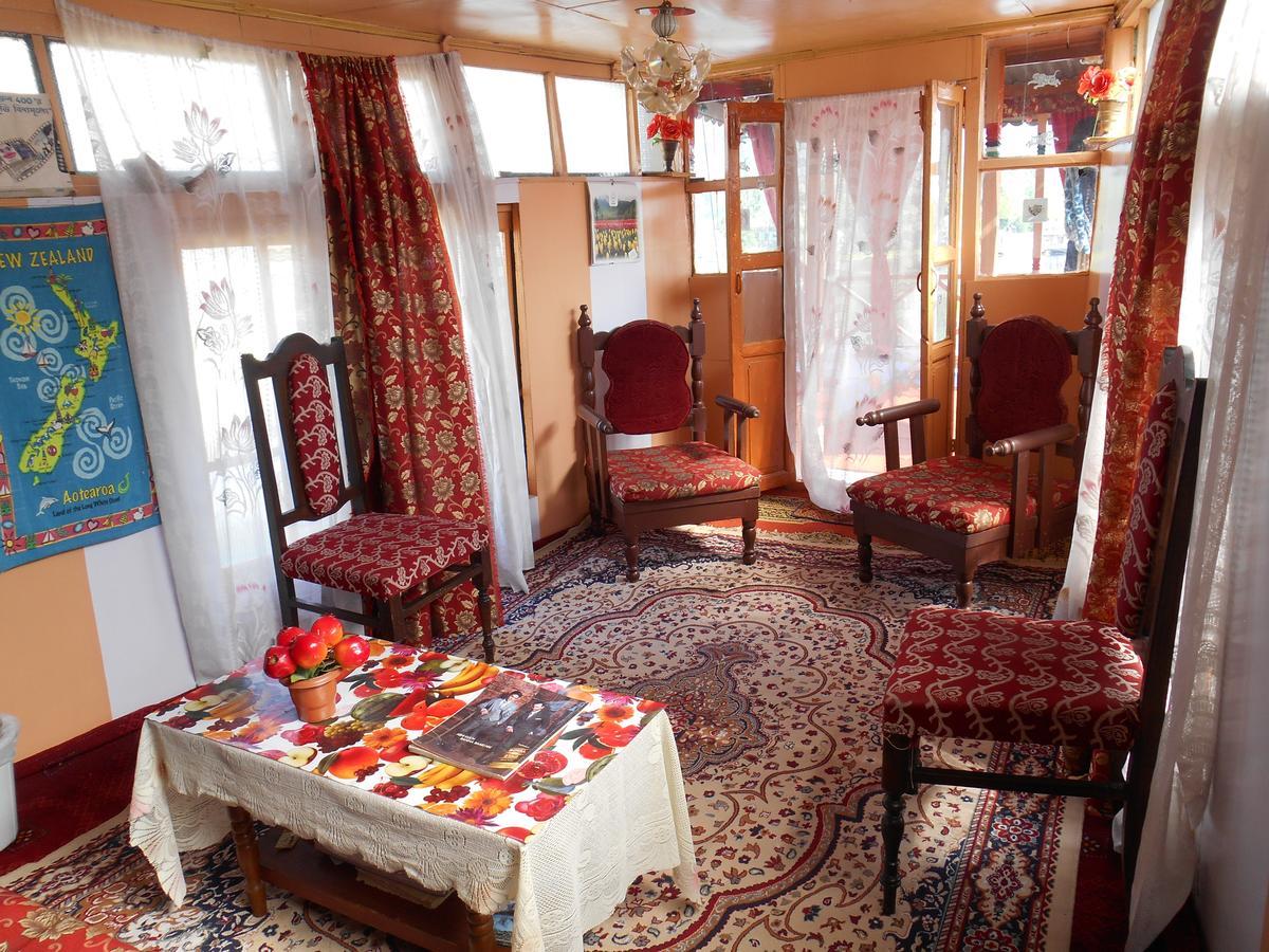 Houseboat Dunhill Bed and Breakfast Srīnagar Exterior foto