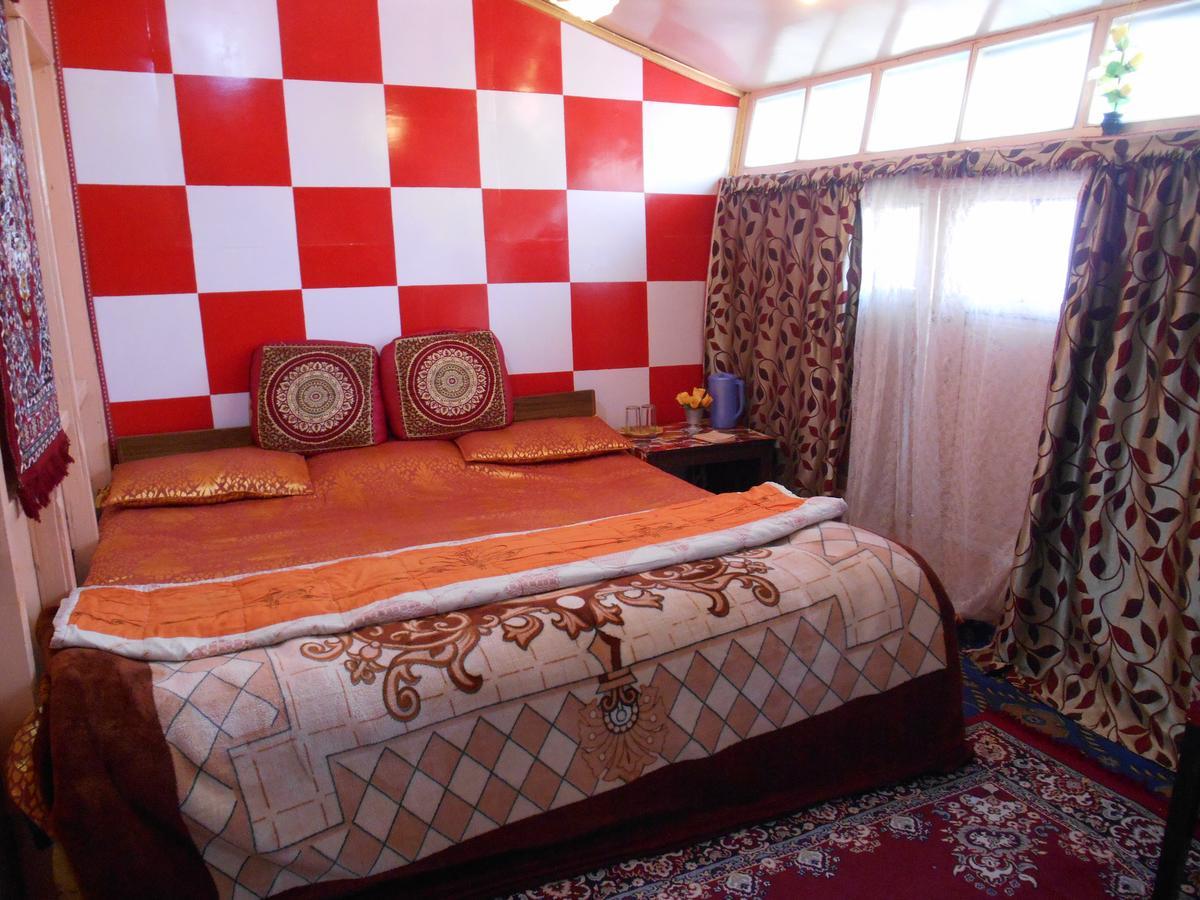 Houseboat Dunhill Bed and Breakfast Srīnagar Exterior foto